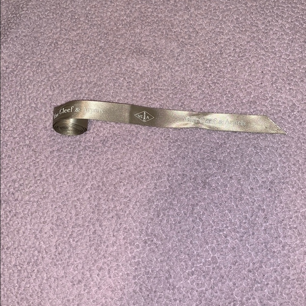 Van Cleef & Arpels ribbon